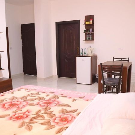 Faraseen Apartments Al Qastal Экстерьер фото